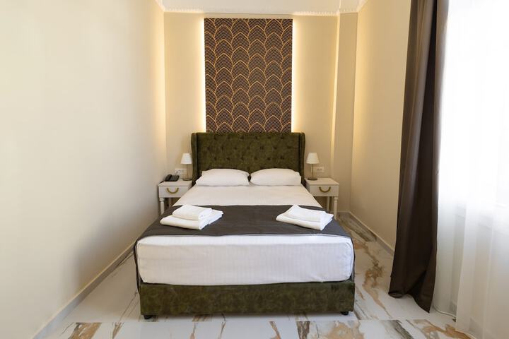 Room 8 of 28