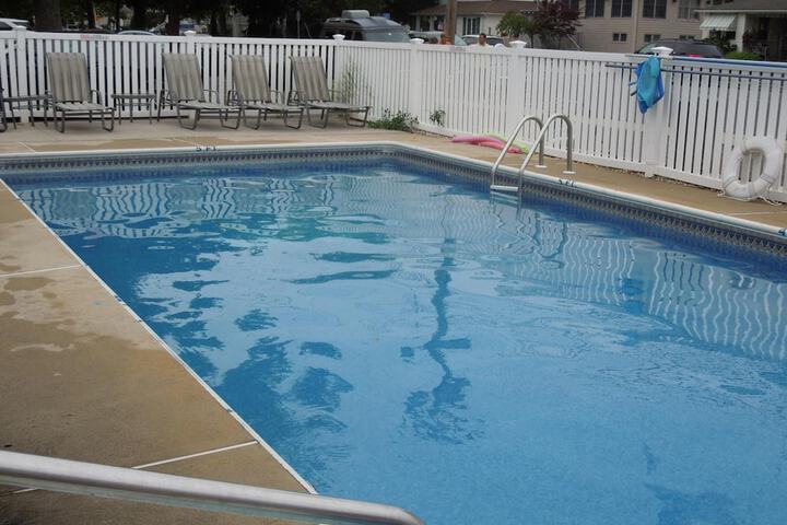 Pool 22 of 29