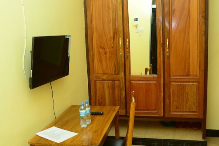 Room 6 of 17
