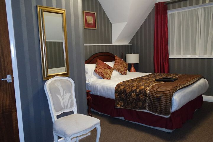 Room 105 of 160