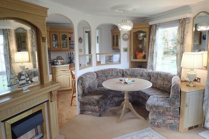 Room 6 of 16