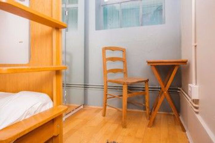 Room 6 of 18