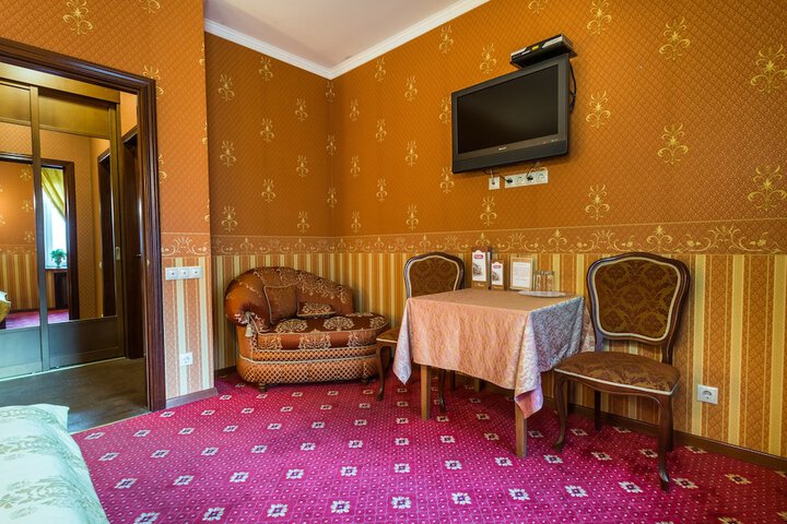 Room 17 of 35