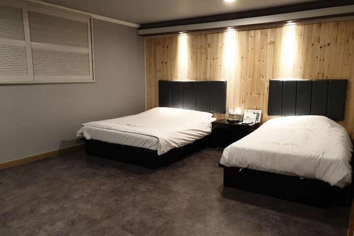 Room 7 of 25