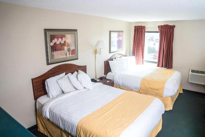1 Queen Bed (14 of 21)