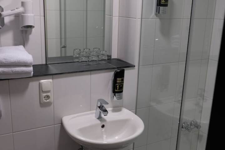 Room 40 of 65
