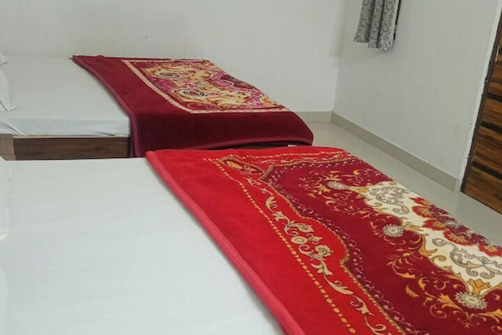 Room 6 of 13