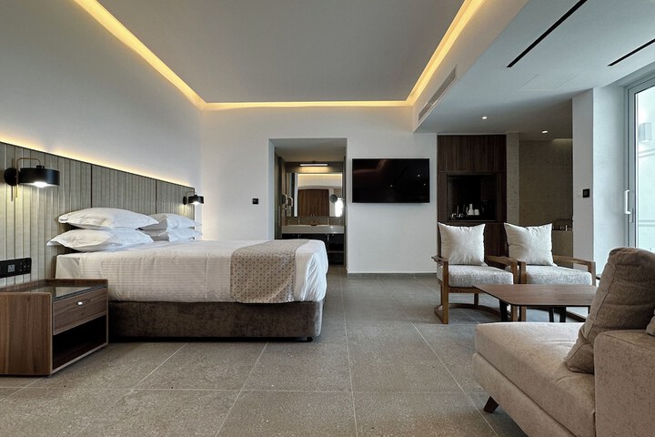 Room 33 of 110