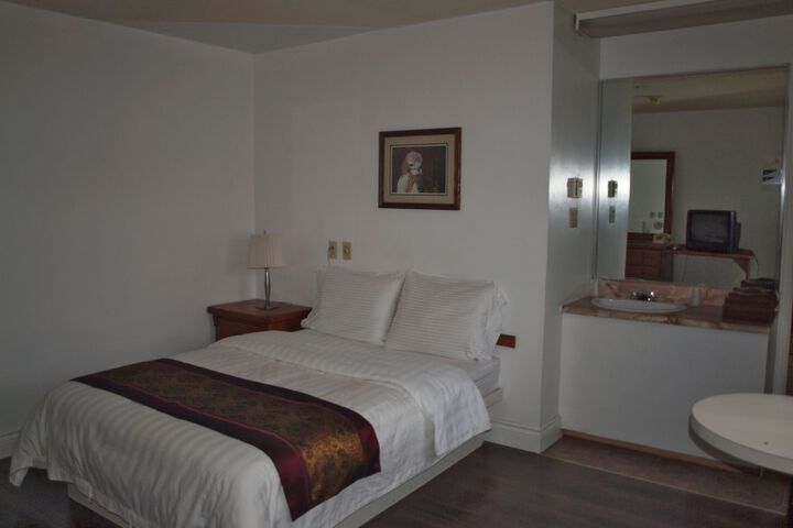 Room 27 of 46