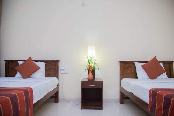 Room 12 of 37