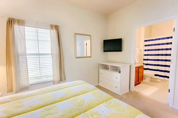 Room 4 of 15