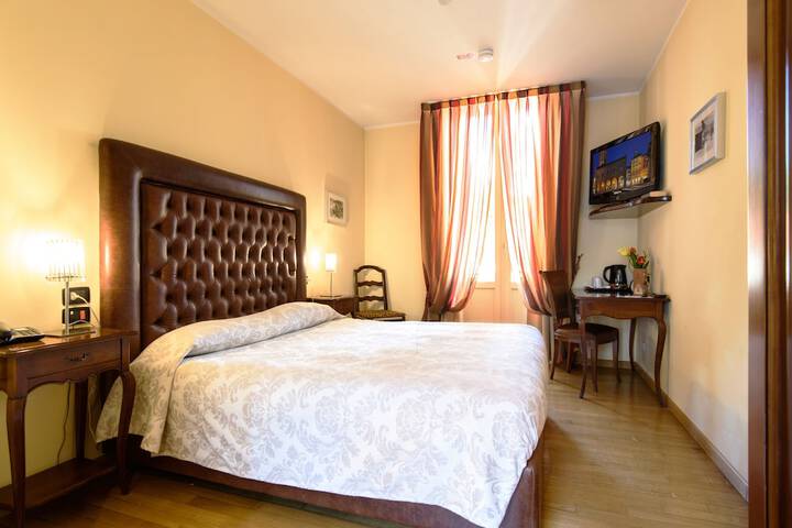 Room 3 of 35