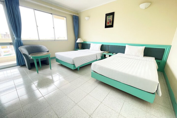Room 15 of 30