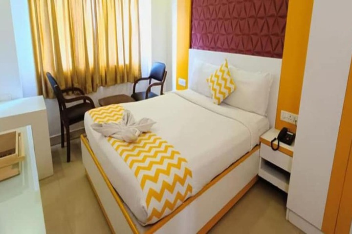 Room 4 of 18