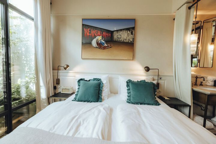 Room 27 of 105
