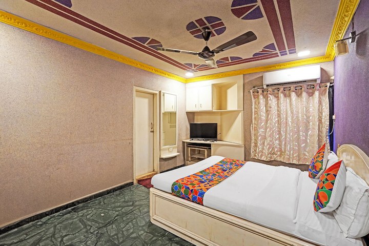 Room 17 of 28