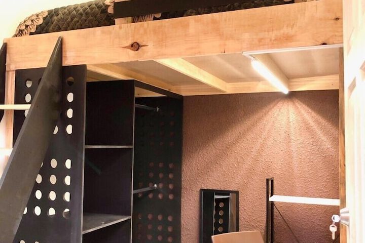Room 2 of 18