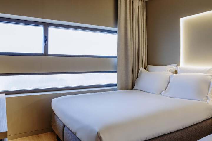 Room 44 of 118
