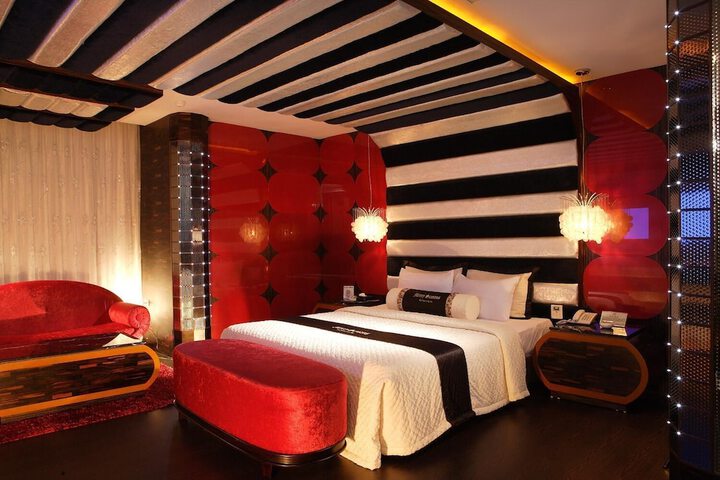Room 15 of 80