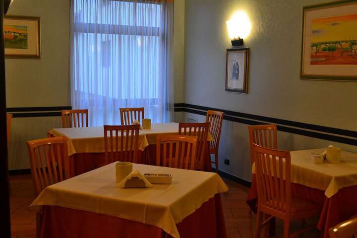 Dining 19 of 29