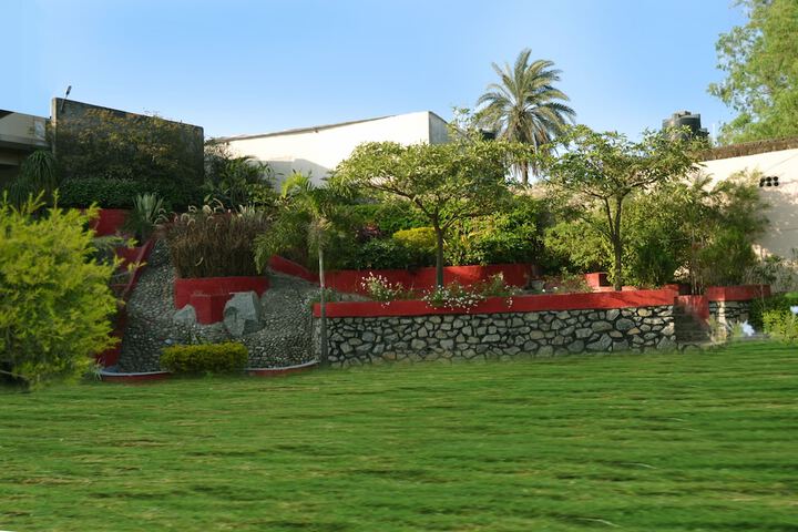 Hotel Exterior 113 of 131