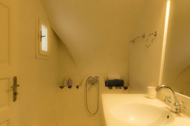 Room 16 of 22