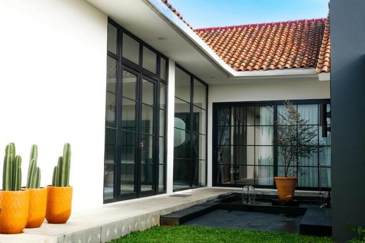 Theolive Arrea - Spacious Private Pool and Backyar