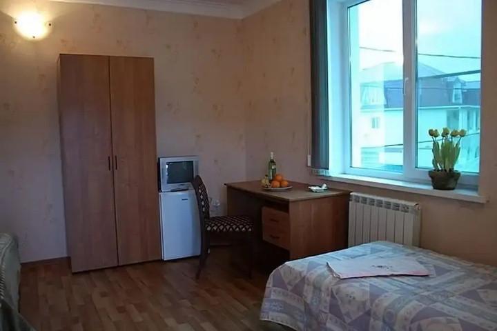 Room 5 of 9