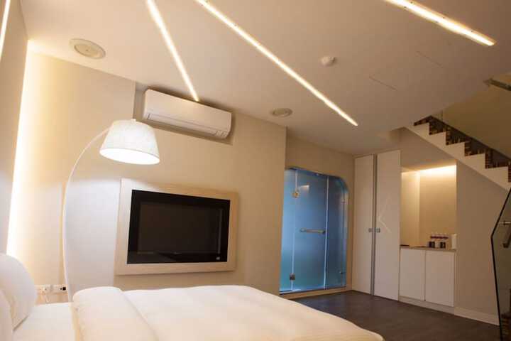 Room 19 of 82