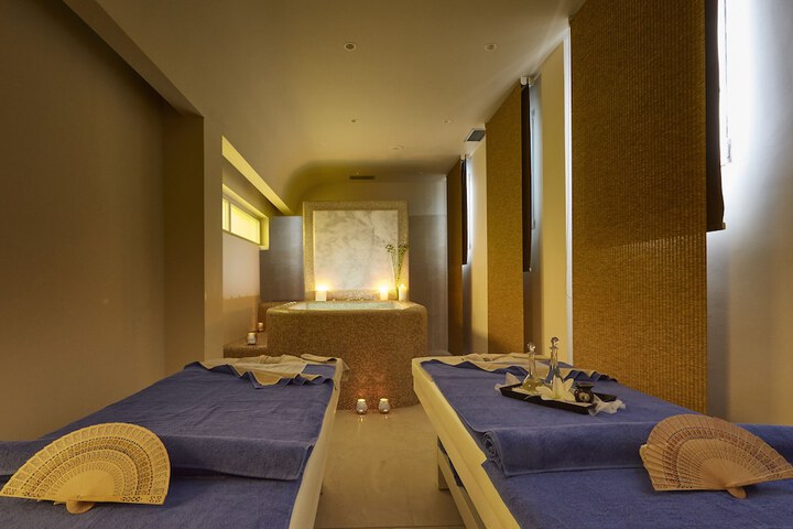 Room 145 of 219