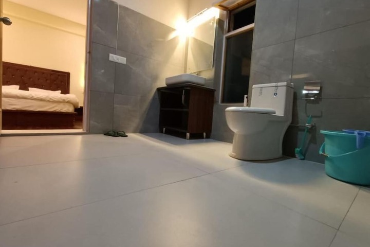 Room 5 of 7