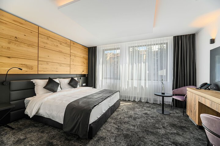 Room 3 of 131