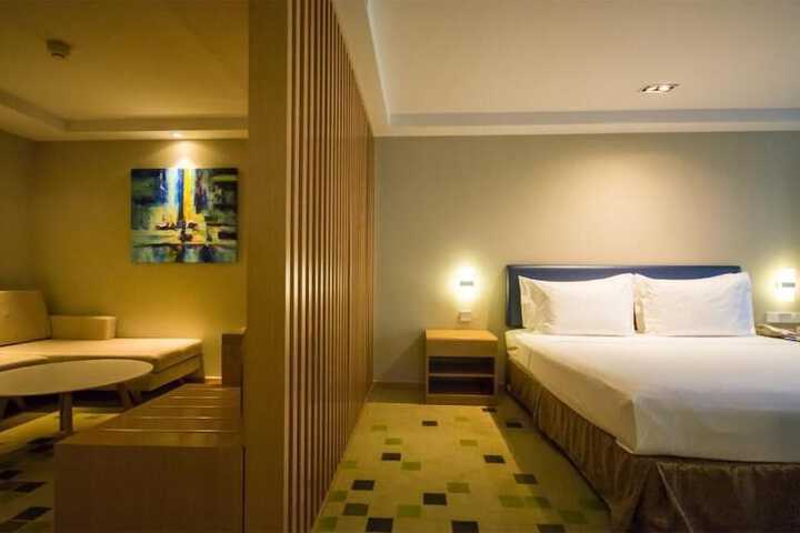 Room 21 of 42