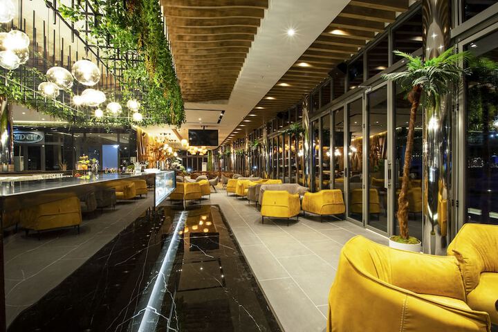 Lounge 60 of 91