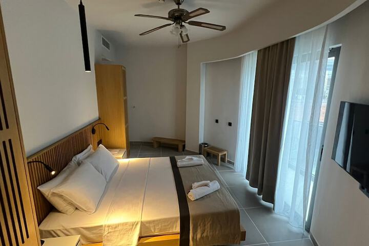 Room 9 of 20