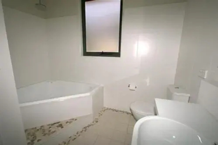 Room 5 of 9