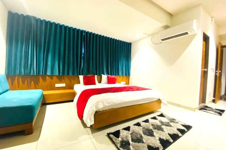 Room 4 of 11