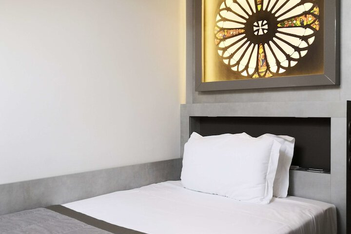 Room 10 of 61