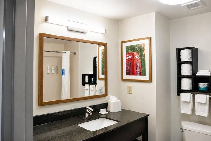 Room 46 of 82