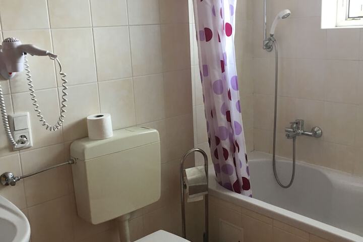 Room 33 of 52