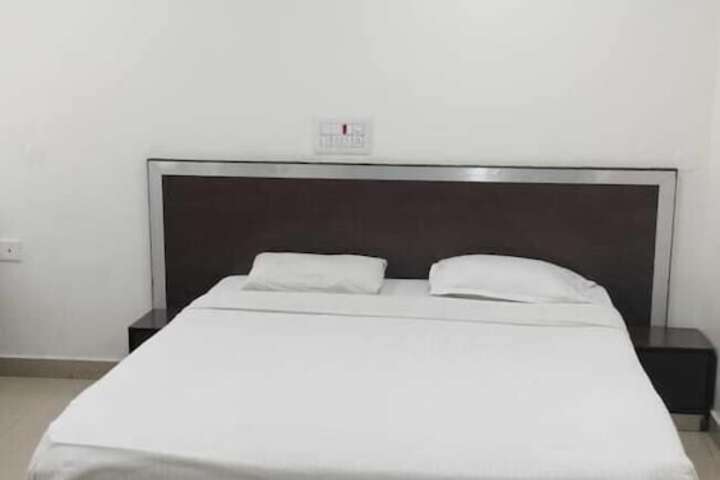 Room 14 of 28