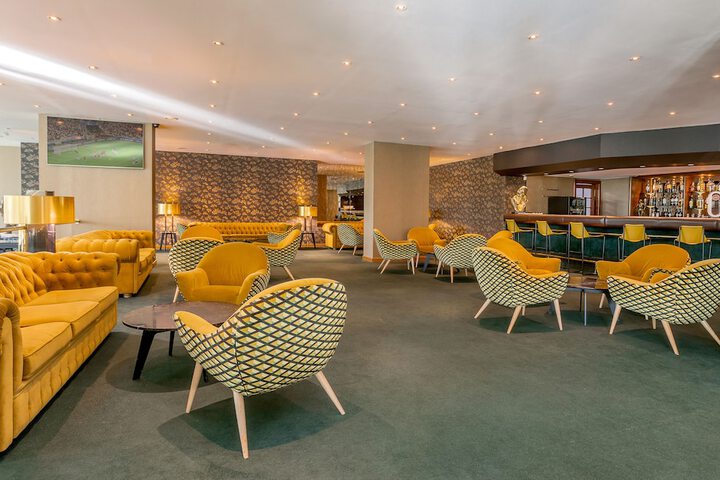 Lounge 50 of 59