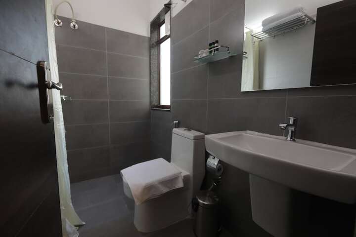 Room 10 of 14