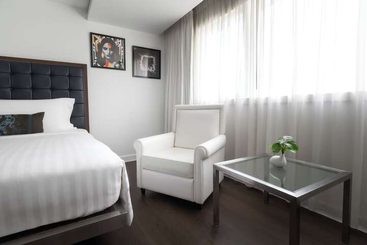 Room 25 of 191