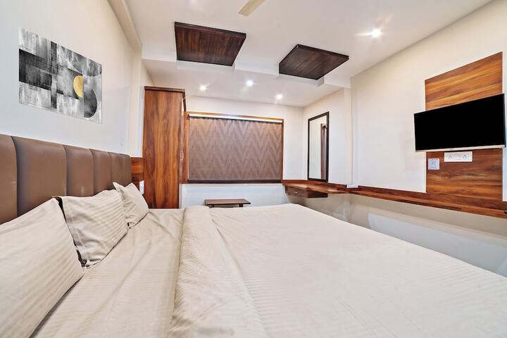 Room 15 of 33