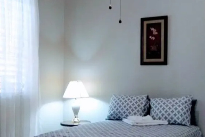 Room 2 of 3