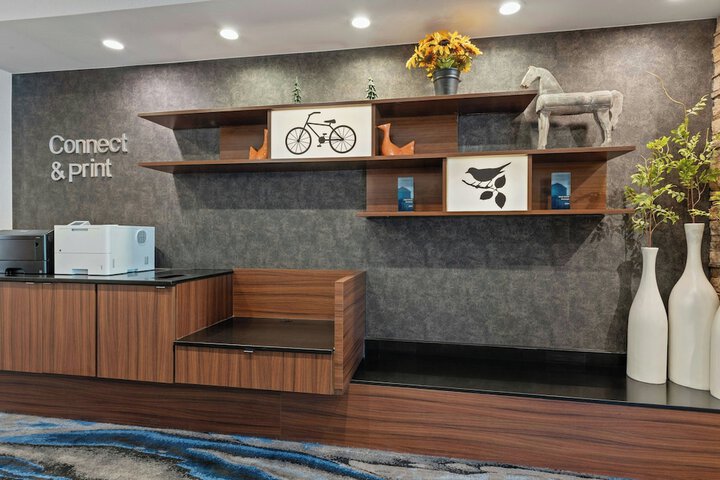 Lobby lounge