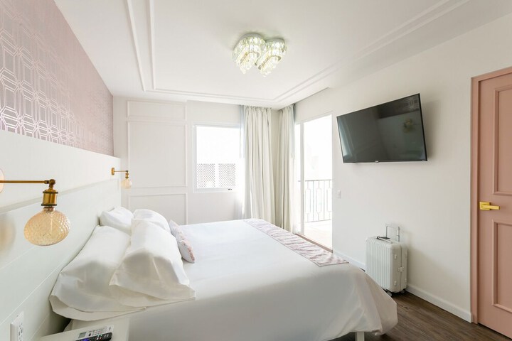 Room 27 of 50