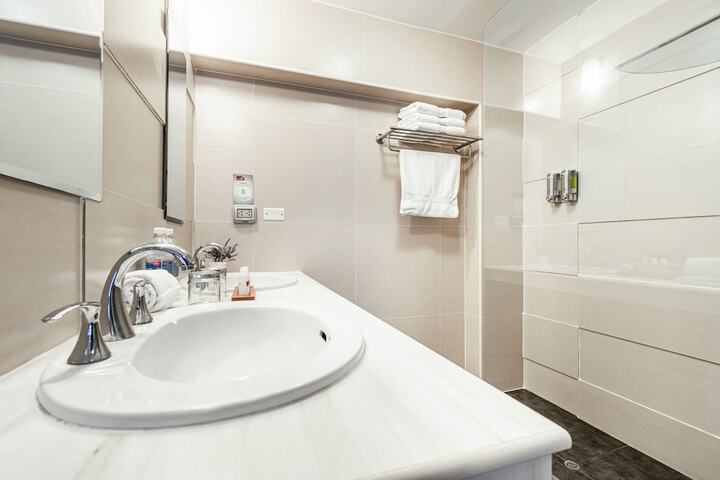 Room 53 of 70