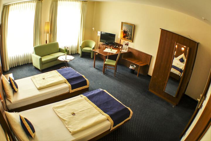 Room 13 of 81